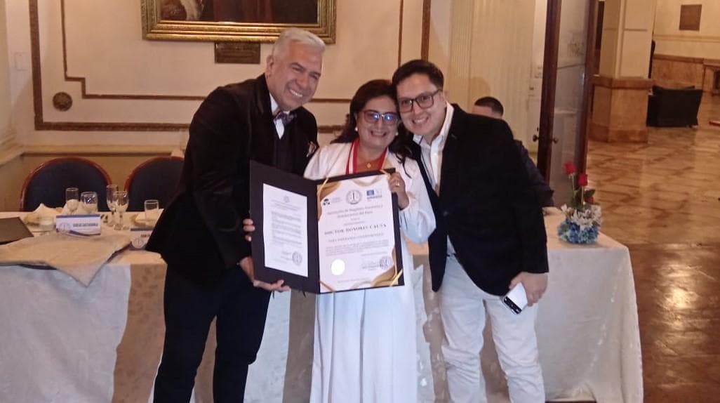 Destacada nariñense recibe Doctorado Honoris Causa en Perú