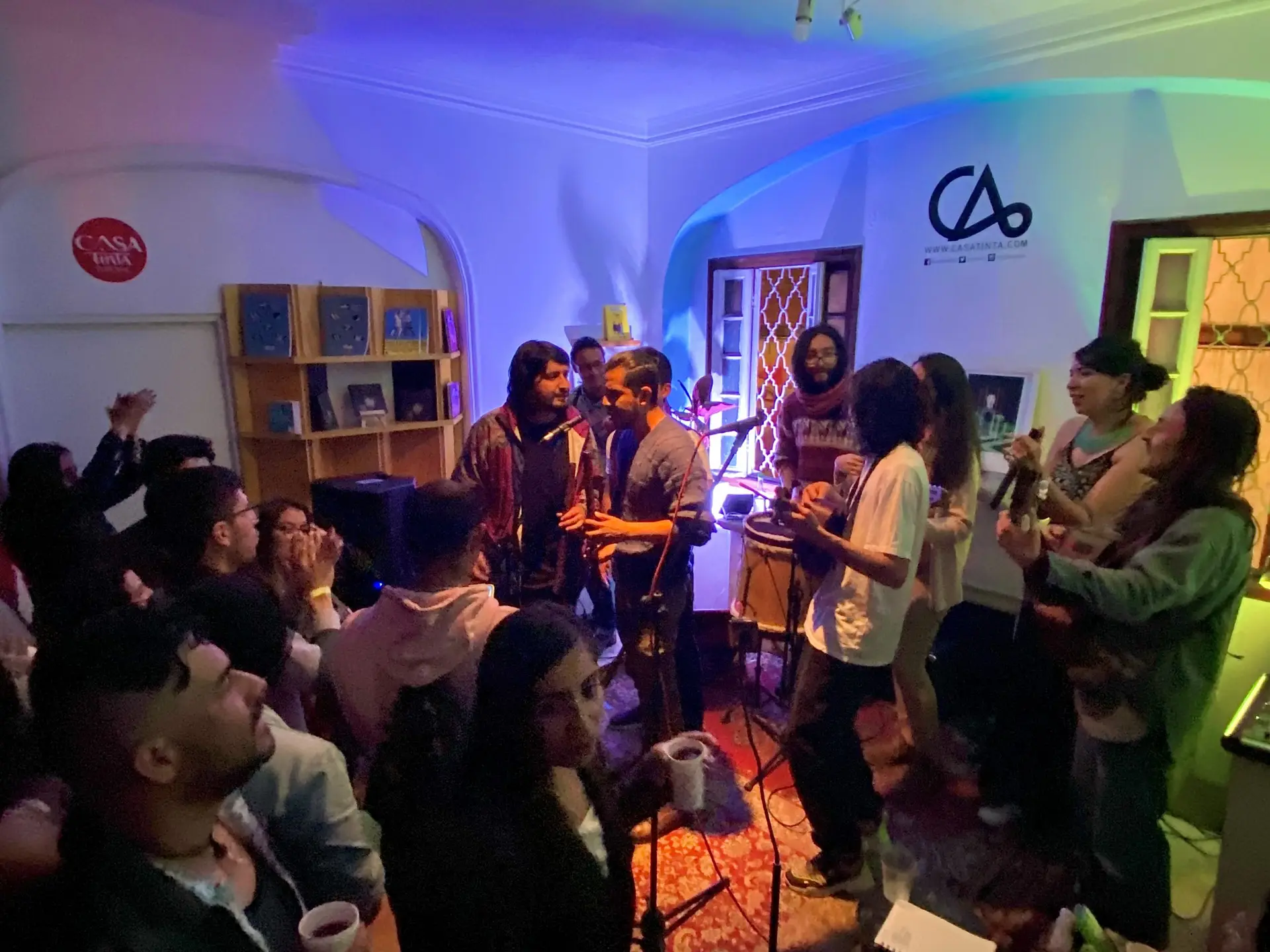 Así fiestean los pastusos en Bogotá. Crónica de una peña andina en la capital