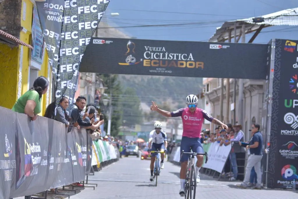 Ciclista nariñense asume liderato de la Vuelta al Ecuador