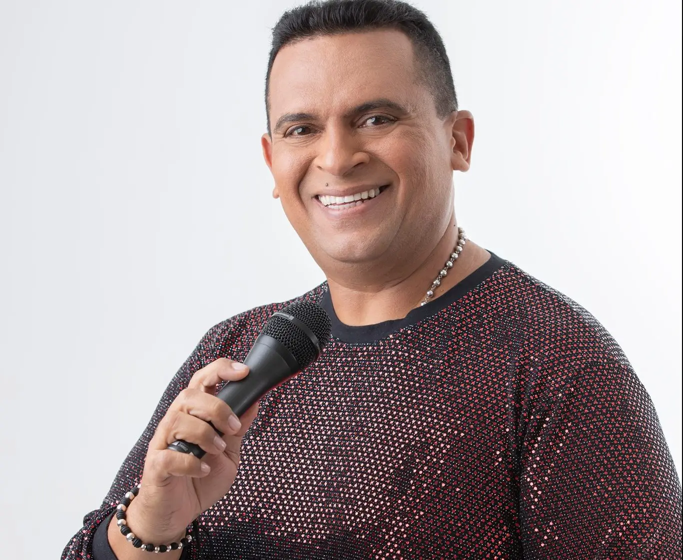 Erick Escobar, una vida dedicada a la música de acordeón