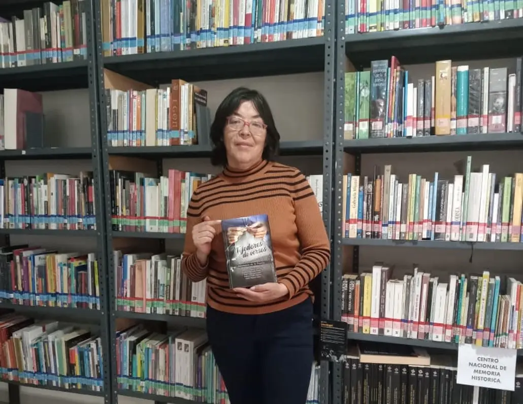Cinco maestros de poesía se unen para lanzamiento del libro “Tejedores de Versos”: una polifonía poética