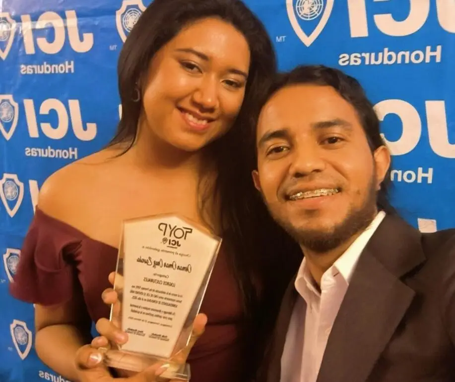 Omar Cruz, gana el «TOYP 2025» en la categoría de Logros Culturales