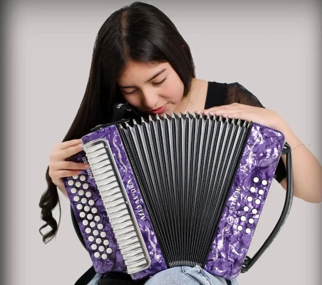 “Crecí rodeada de letras y sonidos vallenatos”: Damaris Alejandra Estacio