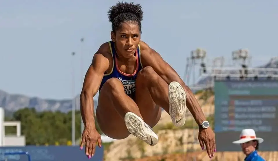 Martha Valeria Araujo Sinisterra campeona de atletismo en los Juegos Bolivarianos