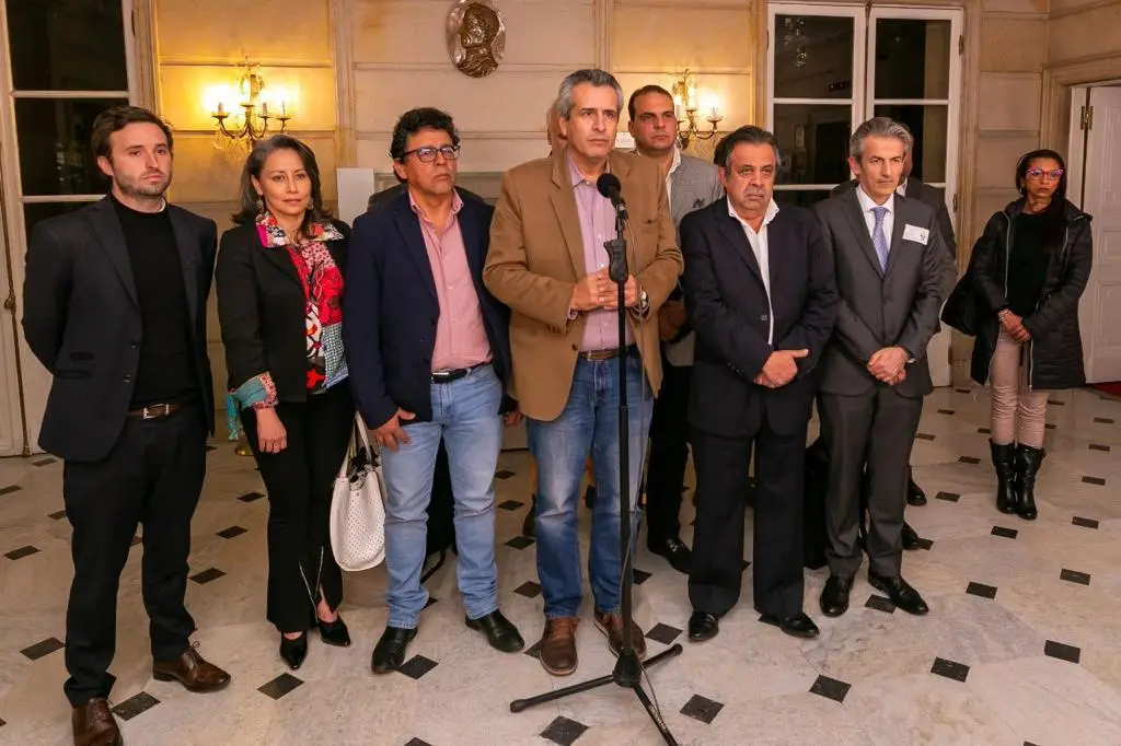 ‘El Gobierno está trabajando para facilitar el transporte de productos del suroccidente del país’: Consejero Luis Fernando Velasco
