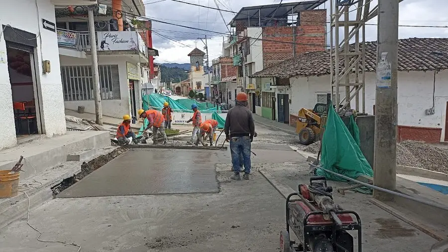 Con recursos por $1.230 millones avanza pavimentación en Albán