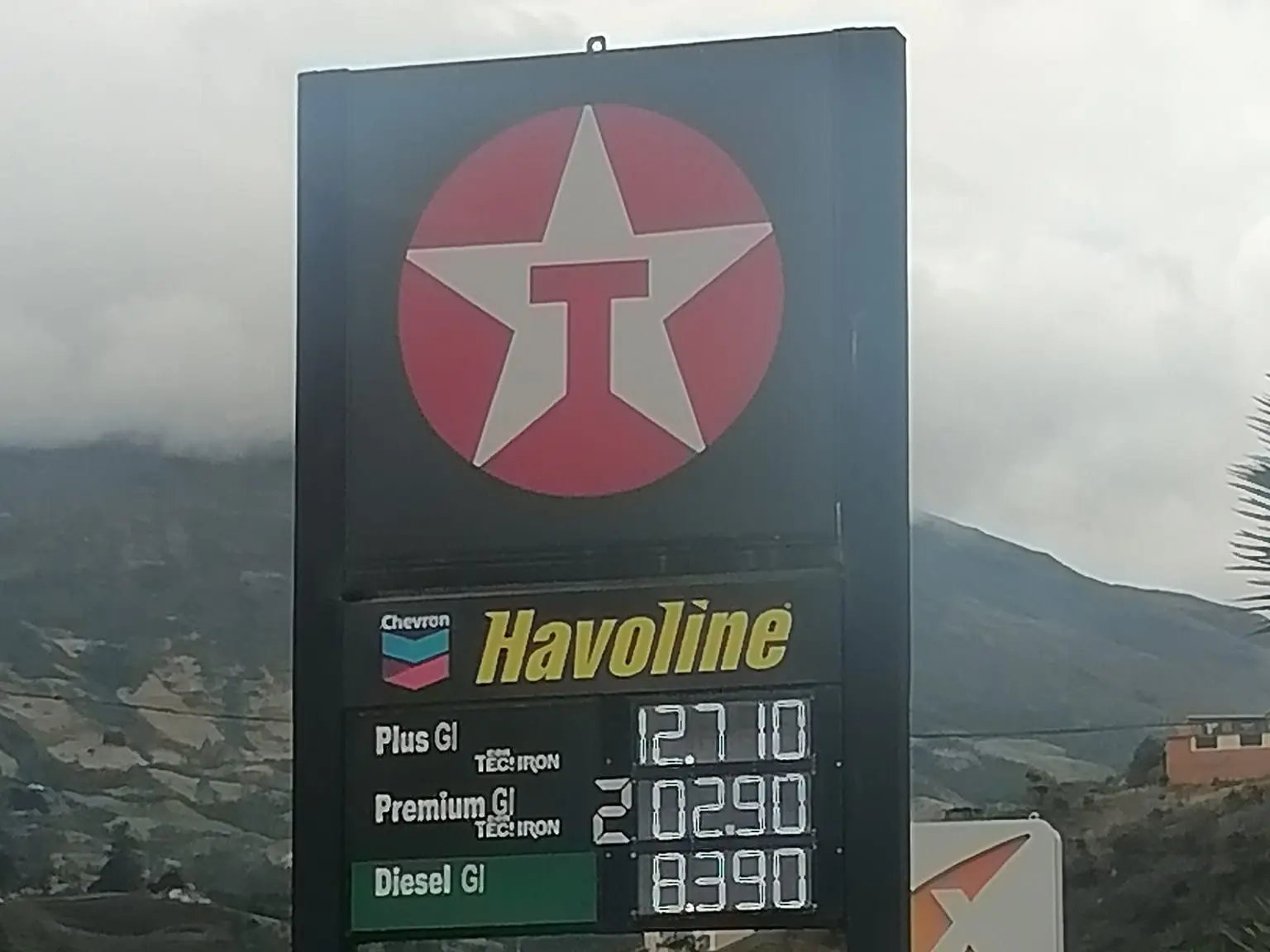 Urge controlar el precio de combustibles en Colombia