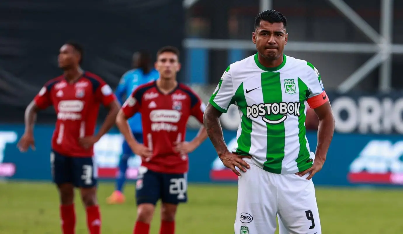 Suspenden clásico paisa por disturbios y violencia de hinchas