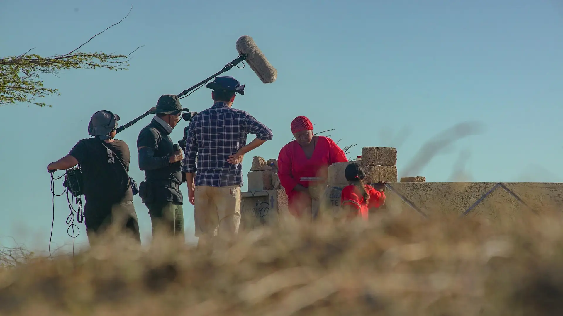 Serie documental ‘Aislados’, dirigida por tumaqueño, es la mejor producción de televisión Iberoamericana