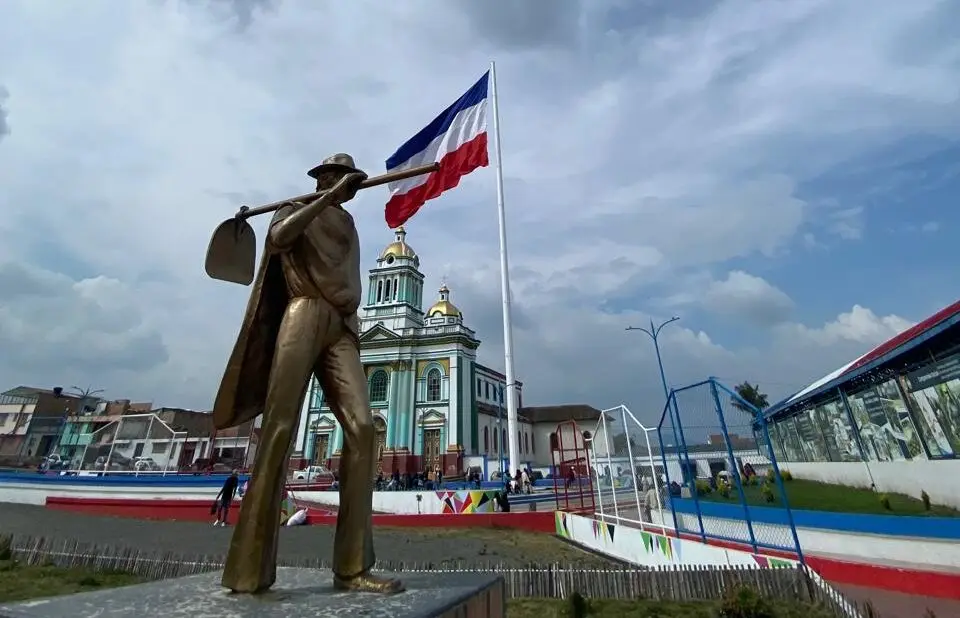Marcel de Colombia, el cantautor del mar y los andes.