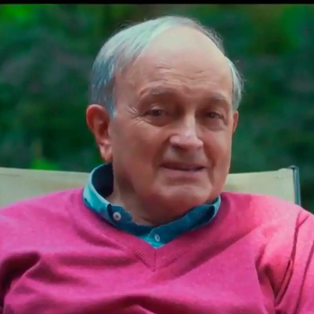 El escritor Gustavo Álvarez Gardeazábal cumple 80 años. Entrevista con el eterno irreverente cuya obra es una metáfora de la Colombia violenta y desigual.